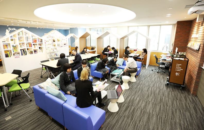 神田女学園の語学学習に特化した自立学習スペース